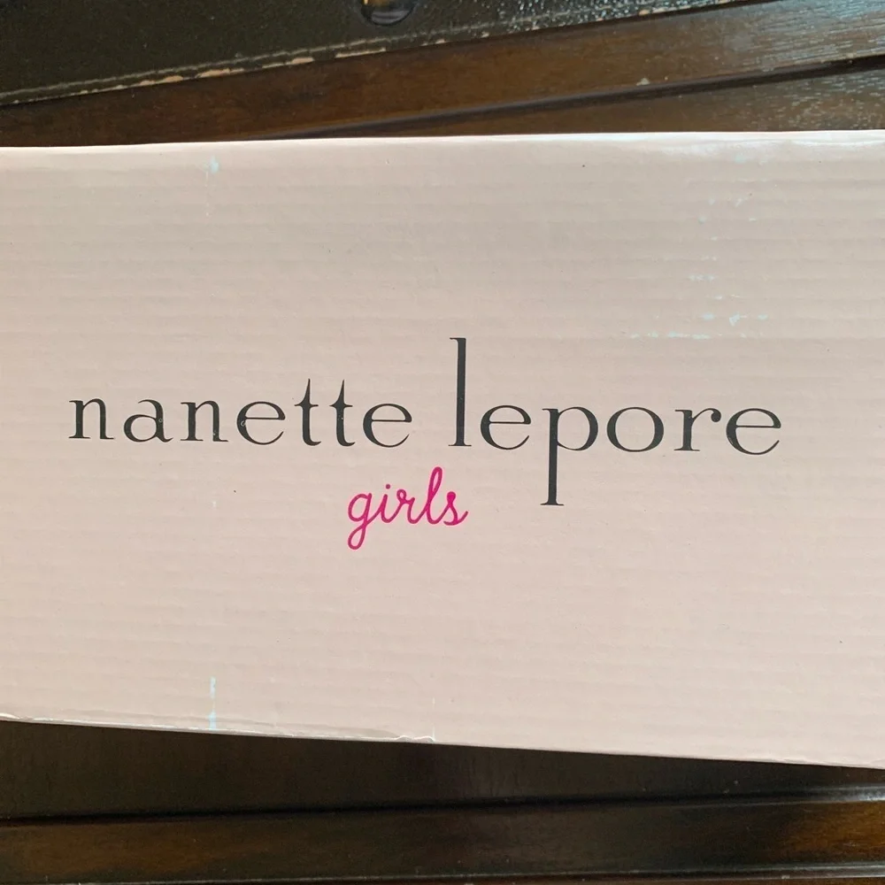 New in box big girl nanette lepore ballet flats dress shoe sz 4 bow silver